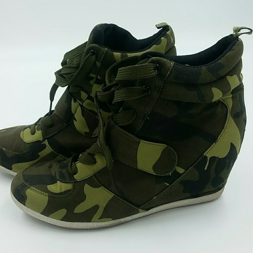 BLUE SUEDE SHOES  l Camouflage High Tops
